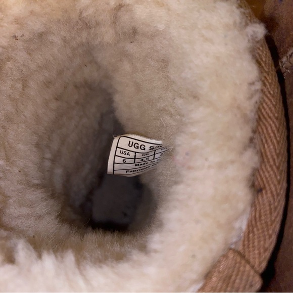 Ugg Classic Boots - Picture 7 of 7